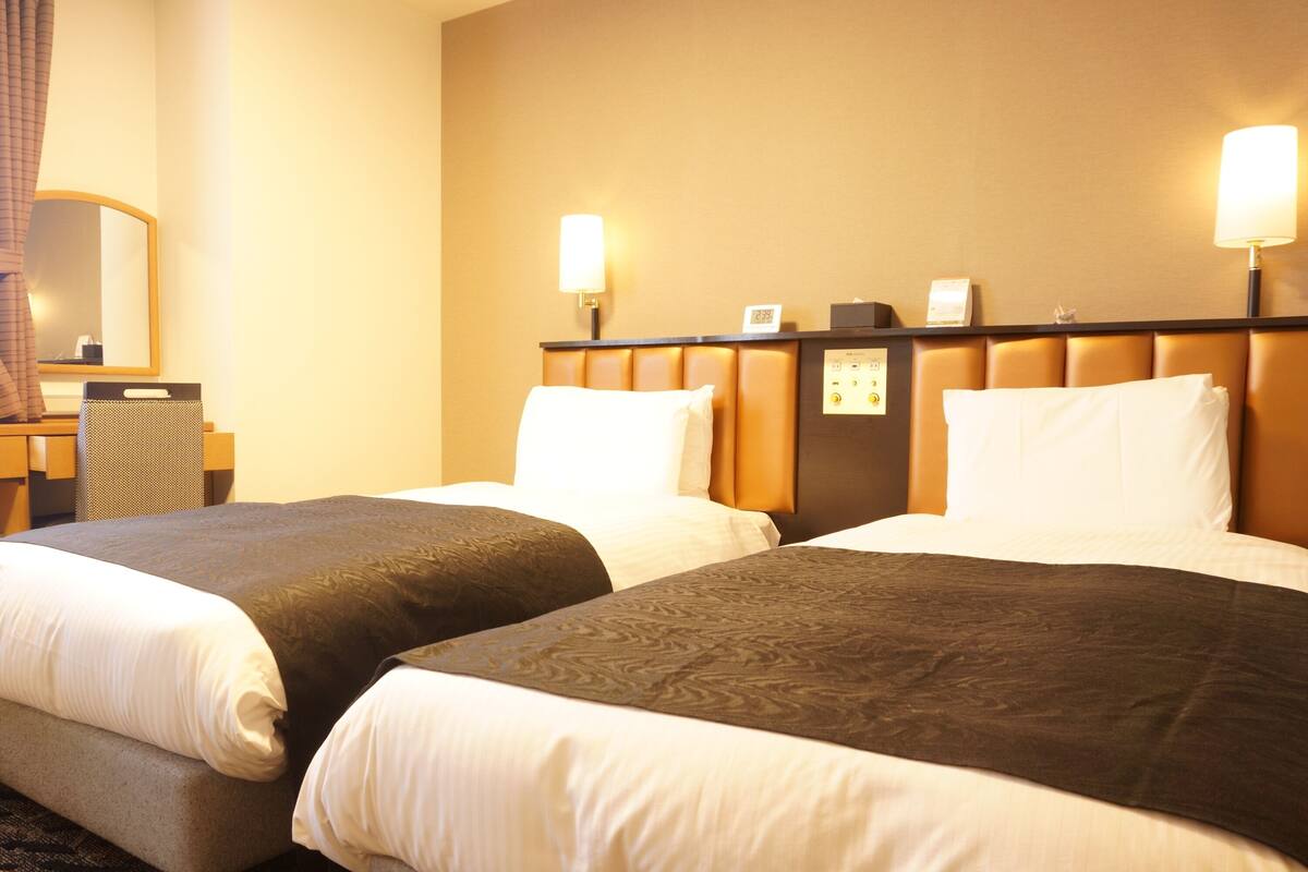 Desk, WiFi (free), bed sheets