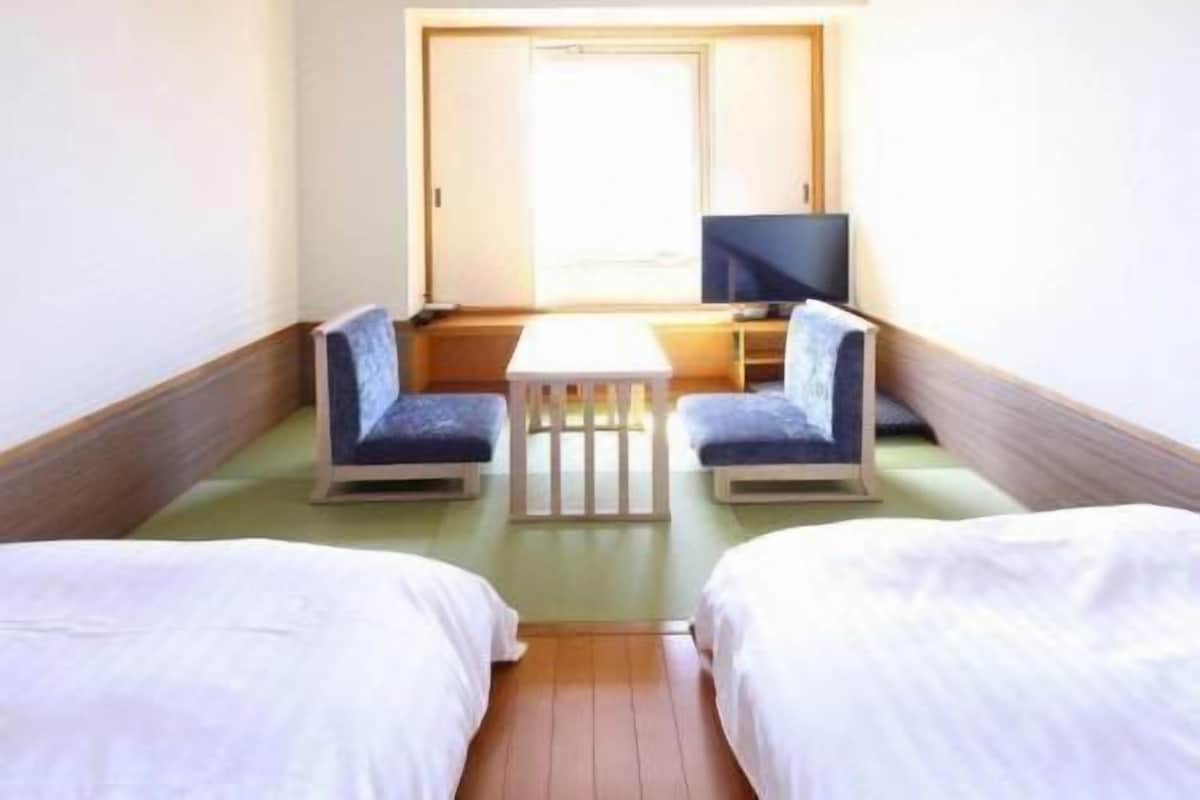 Premium bedding, down comforters, soundproofing, WiFi (free)