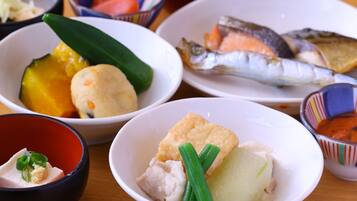 Daily buffet breakfast (JPY 3000 per person)