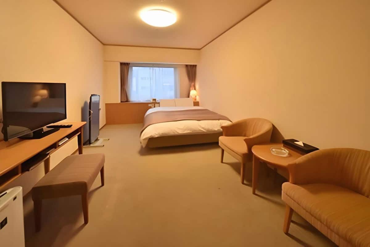 Premium bedding, down comforters, soundproofing, free WiFi