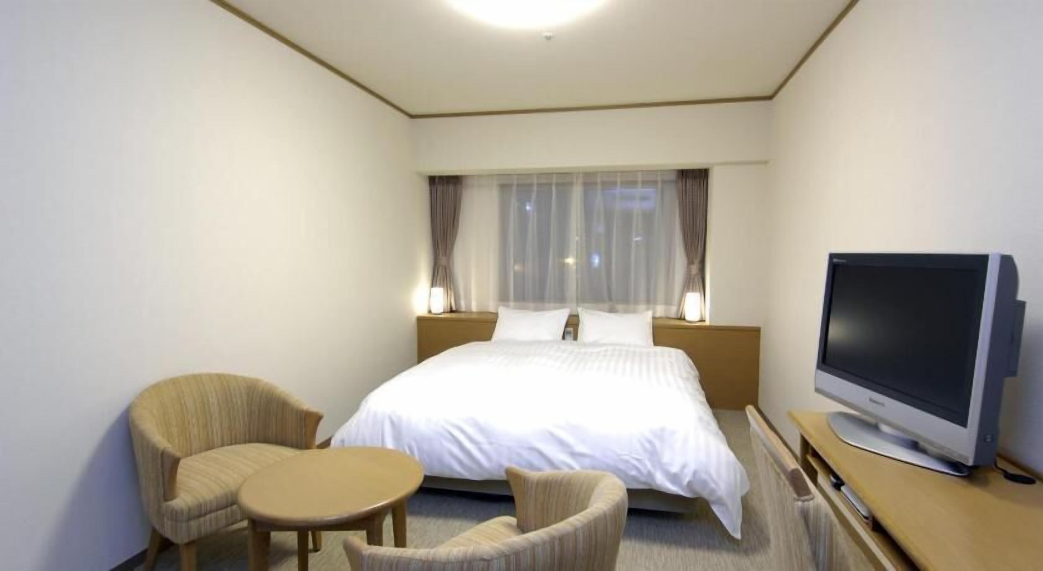 Premium bedding, down duvets, soundproofing, free WiFi