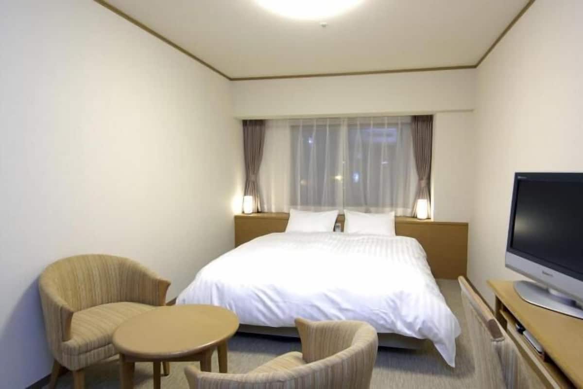 Premium bedding, down duvets, soundproofing, free WiFi