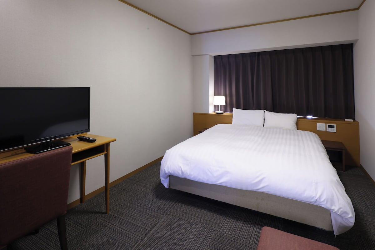 Premium bedding, soundproofing, free WiFi