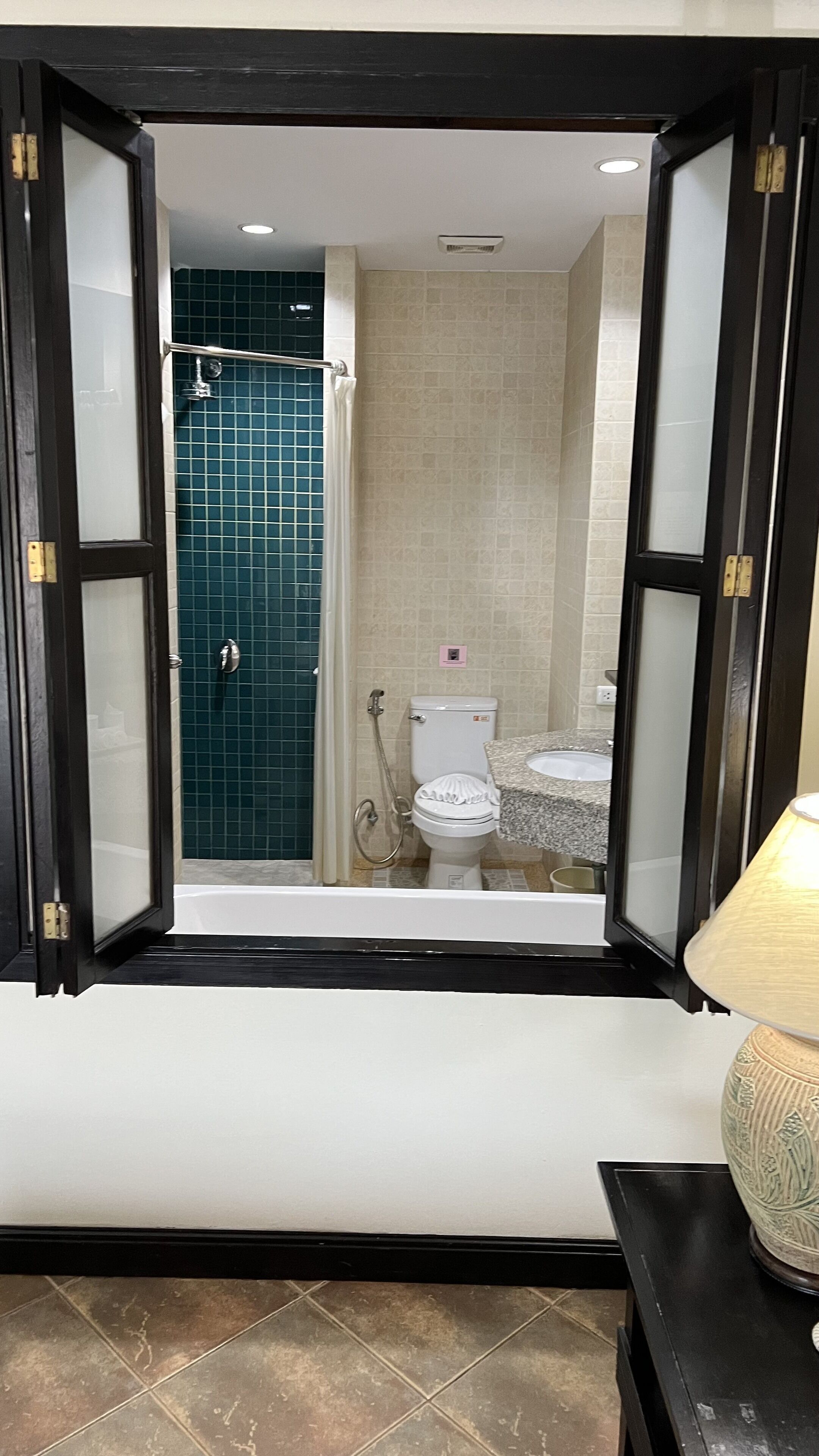 separate bathtub and shower, hydromassage showerhead, hair dryer, towels