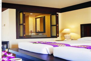 迷你吧、客房内保险箱、办公桌、遮光窗帘