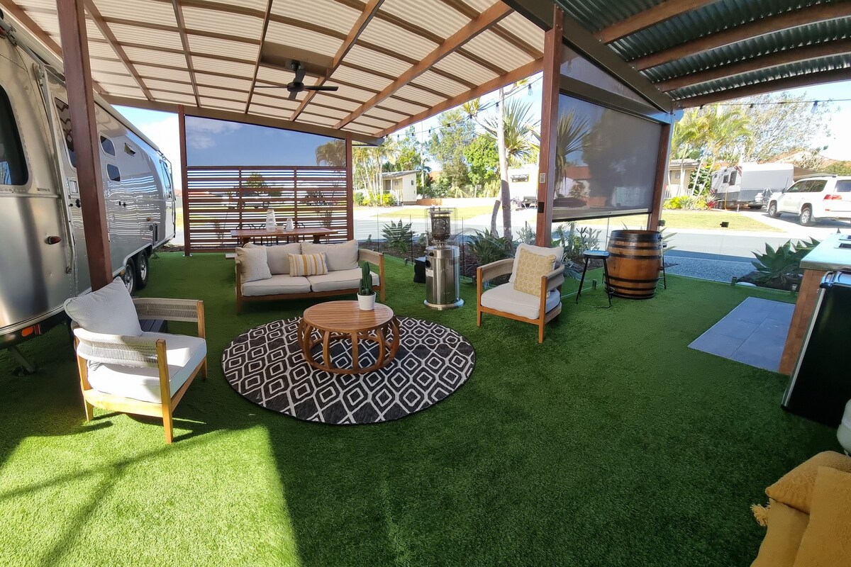 Casa rodante | Tabla de planchar con plancha, wifi gratis y ropa de cama