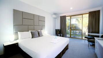 Double Room, 1 King Bed