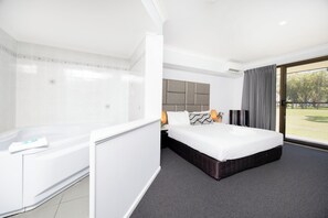 Deluxe Room, Hot Tub (Spa)
