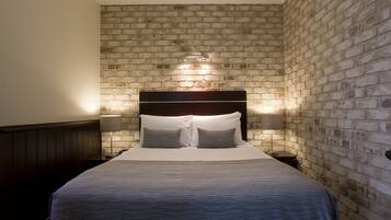Hochwertige Bettwaren, Schreibtisch, schallisolierte Zimmer