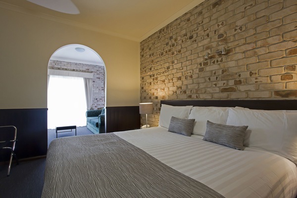 Zimmer (Spa) | Hochwertige Bettwaren, Schreibtisch, schallisolierte Zimmer