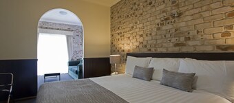 Highlander Motor Inn & Apartments