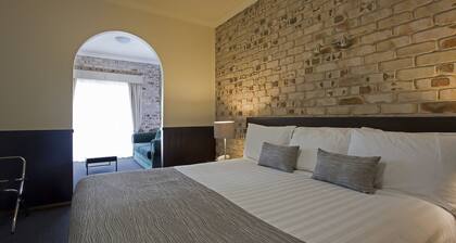 Highlander Motor Inn & Apartments