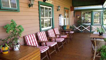 Queen Room | Terrace/patio