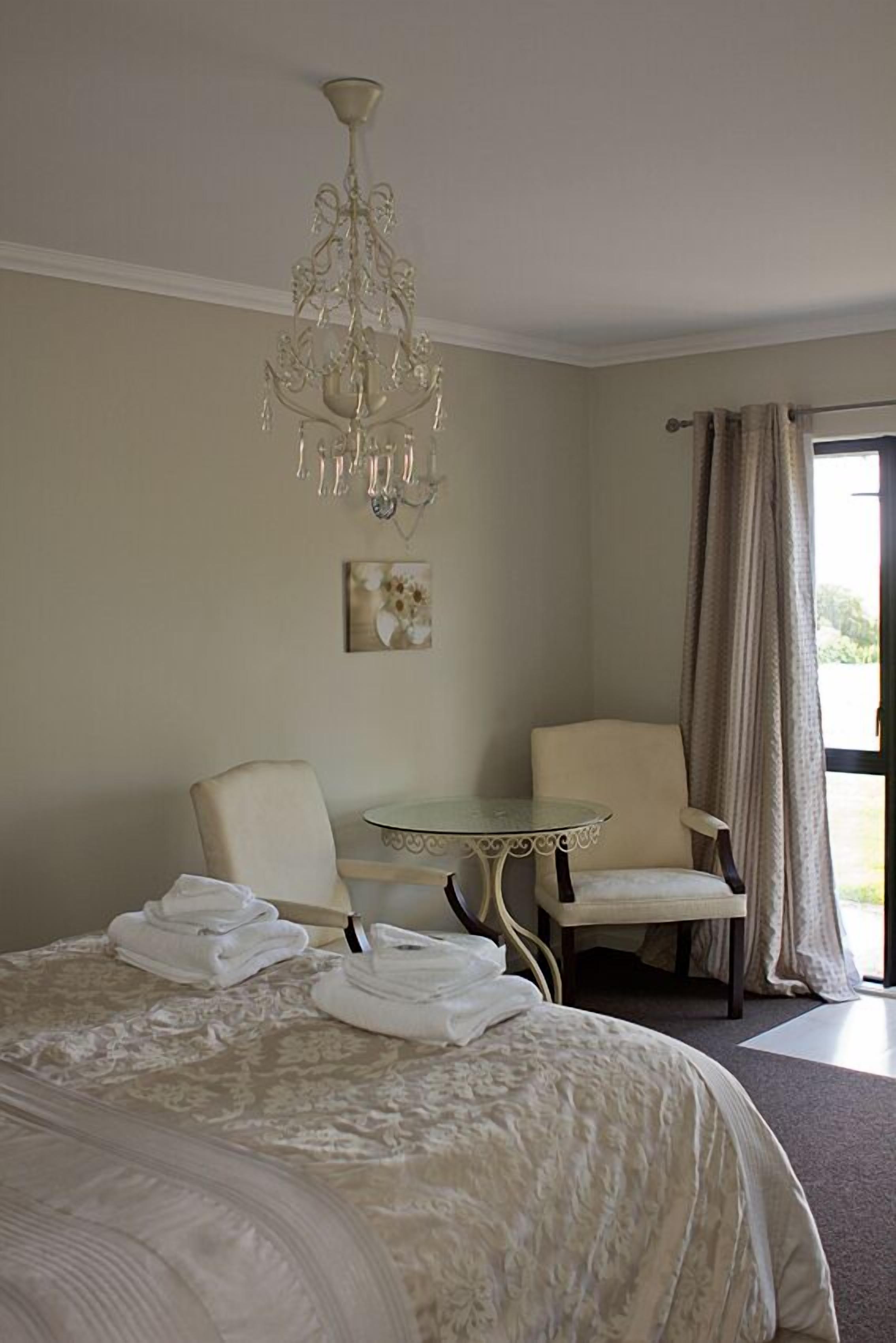 Suite (Acacia) | Egyptian cotton sheets, premium bedding, down comforters, pillowtop beds