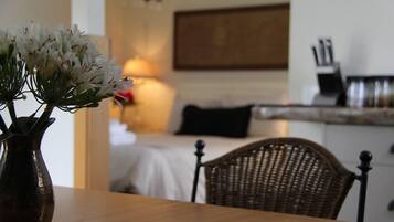 Cottage | Egyptian cotton sheets, premium bedding, down comforters, pillowtop beds