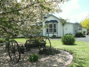 Property grounds - Cambridge Coach House (Cambridge)