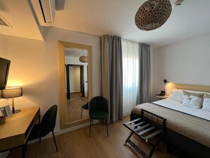 Egyptian cotton sheets, premium bedding, Select Comfort beds - San Miguel Hotel (Mahón)