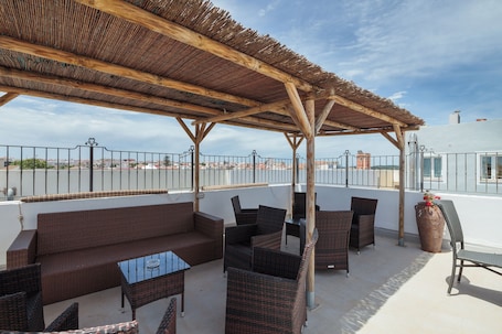 ํ
๋ผ์ค/ํํฐ์ค