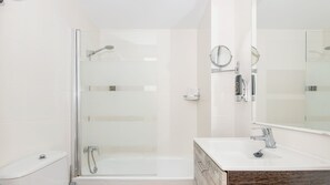 Standard Double Room, Balcony | Bathroom | Bathtub, hair dryer, towels - Hotel Sa Barrera - Adults Only (Alayor)