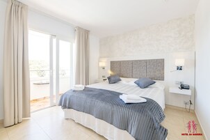 Superior-Doppelzimmer, Balkon, Poolblick