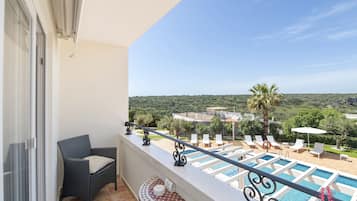 Kamar Double Superior, balkon, pemandangan kolam renang | Teras/patio
