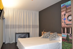 Desk, iron/ironing board, free cribs/infant beds, free WiFi - B&B Hotel Albacete (Albacete)