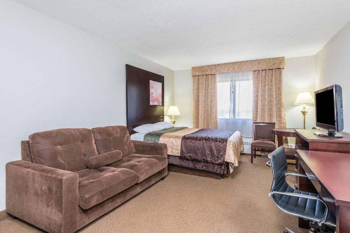 Desk, free cribs/infant beds, free WiFi, bed sheets