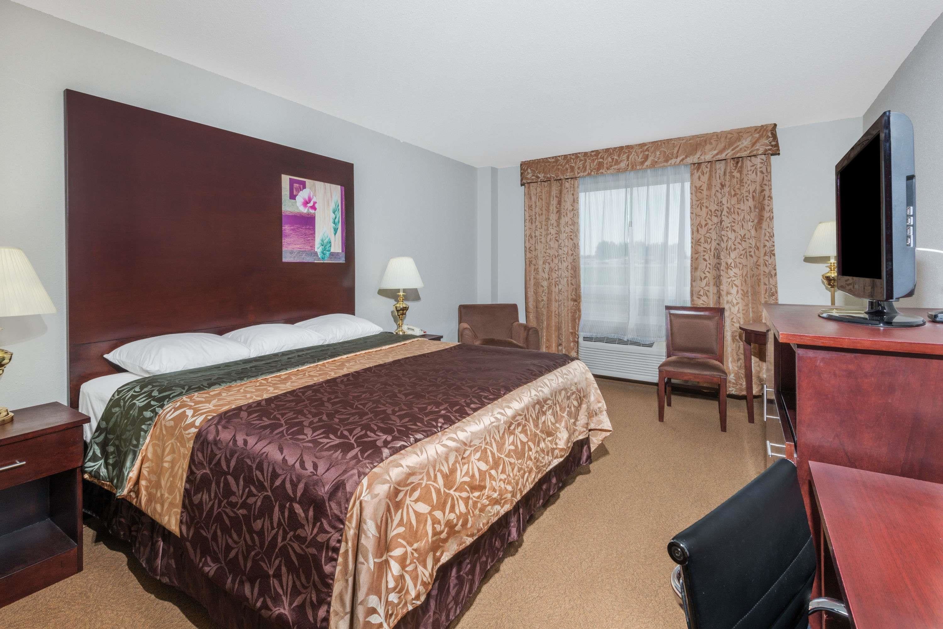 standard room, 1 king bed | in-room safe, desk, free cots/infant beds, free wifi