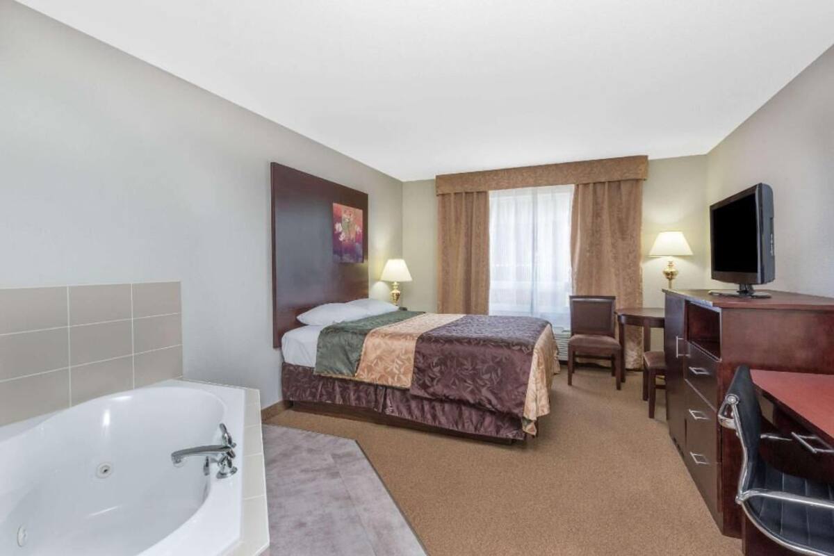 Desk, free cribs/infant beds, free WiFi, bed sheets