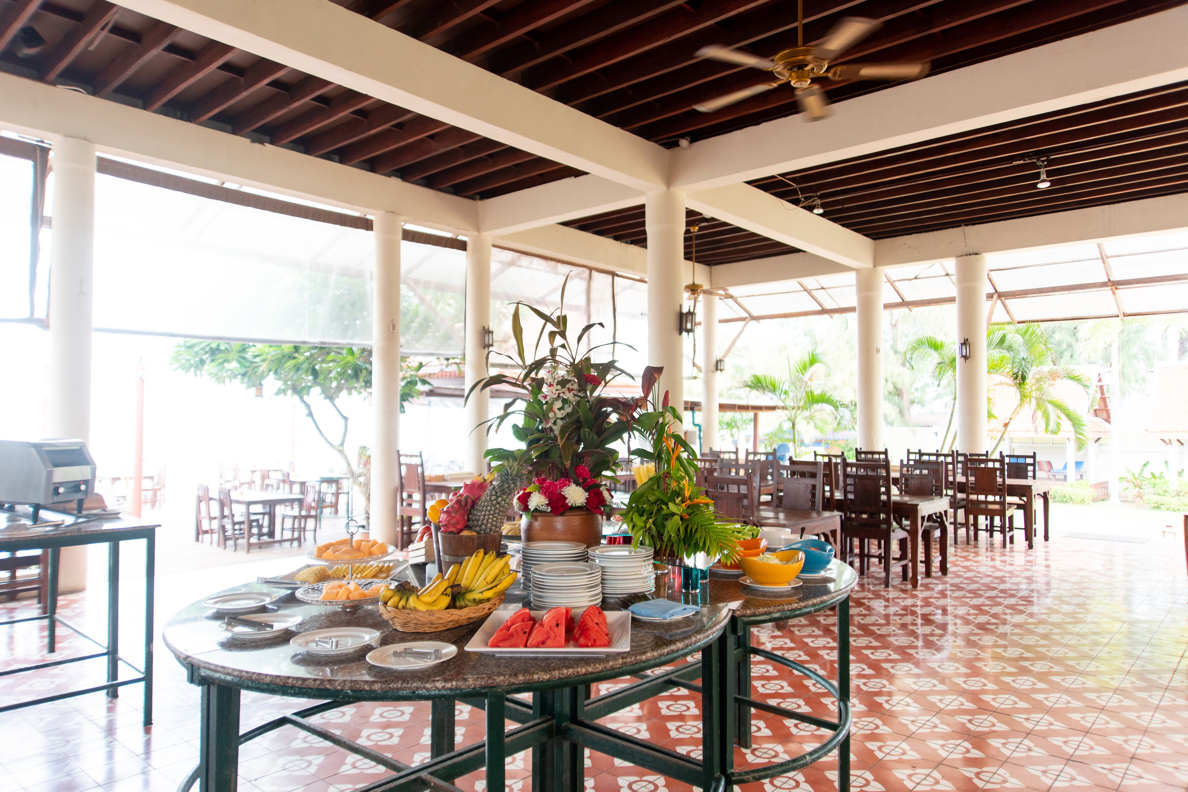 daily buffet breakfast (thb 355 per person)
