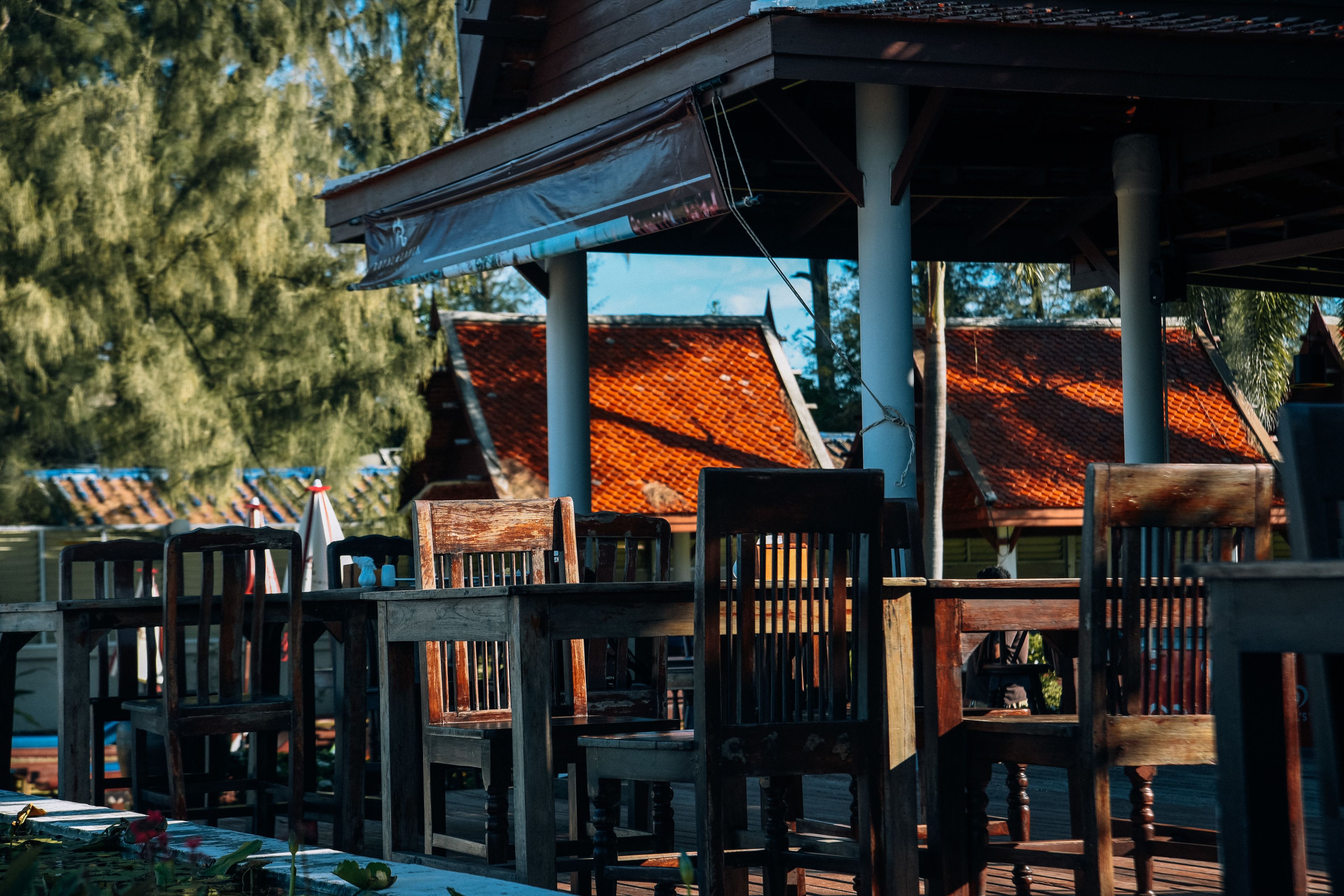 daily buffet breakfast (thb 355 per person)