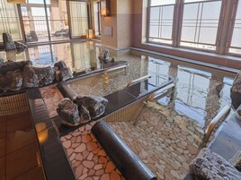Indoor spa tub