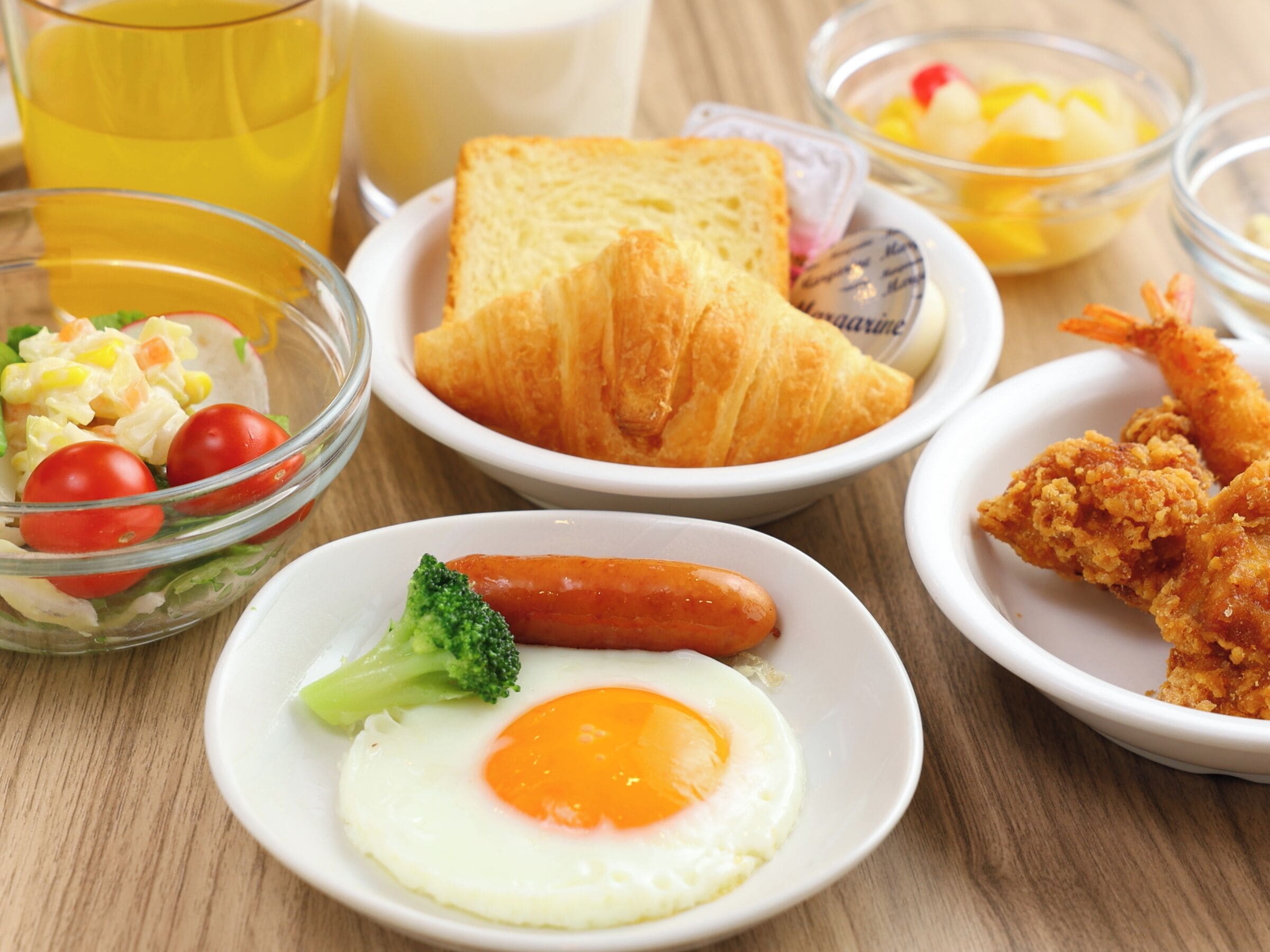 daily buffet breakfast (jpy 2500 per person)