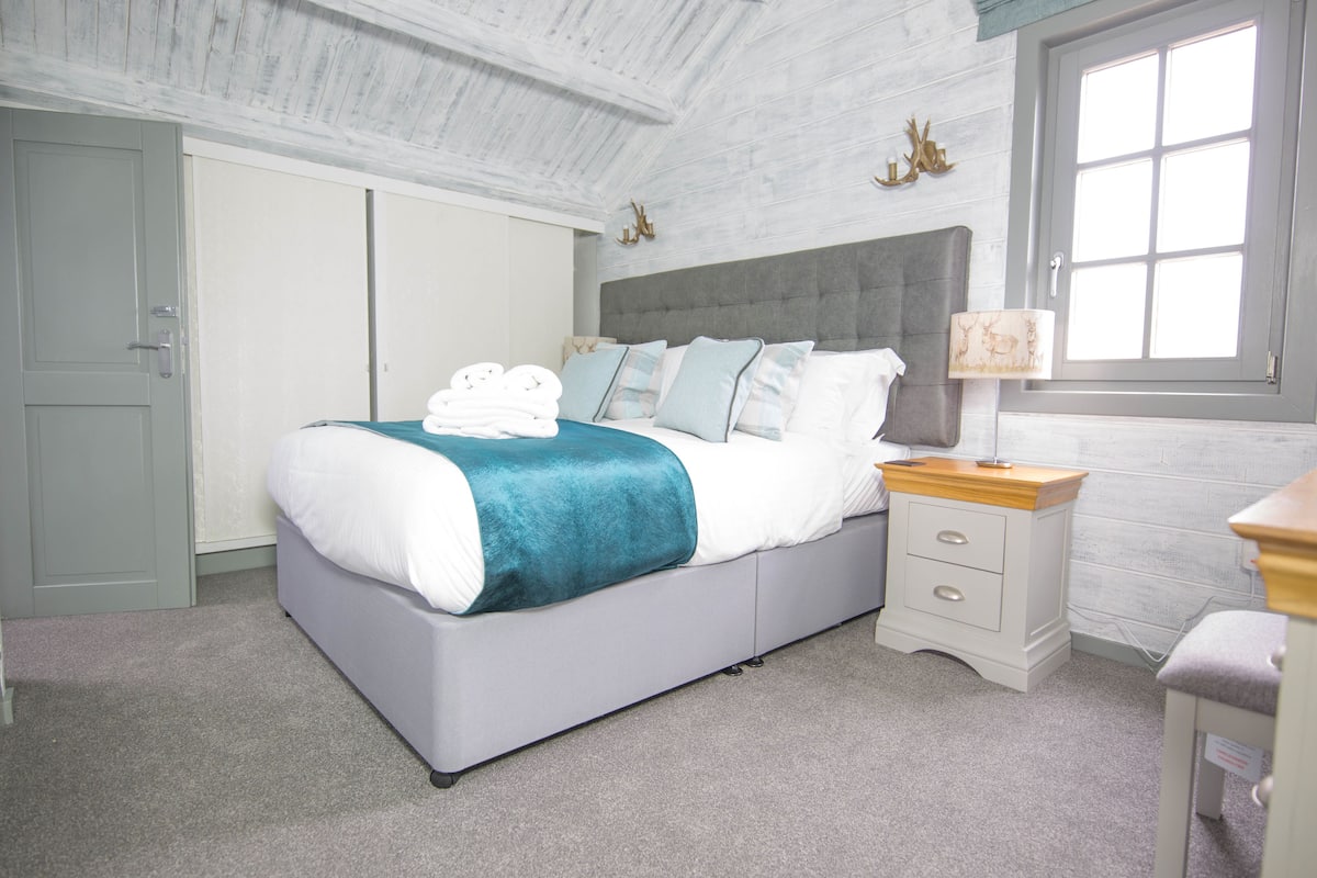 Egyptian cotton sheets, premium bedding, WiFi (free)