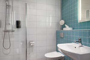 Ducha, artículos de tocador gratuitos, toallas