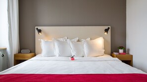 Caja de seguridad en la habitación y decoración personalizada 