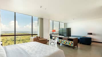 Hypo-allergenic bedding, minibar, in-room safe, desk