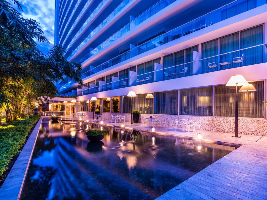 Outdoor pool, open 8 AM to 8 PM, pool loungers