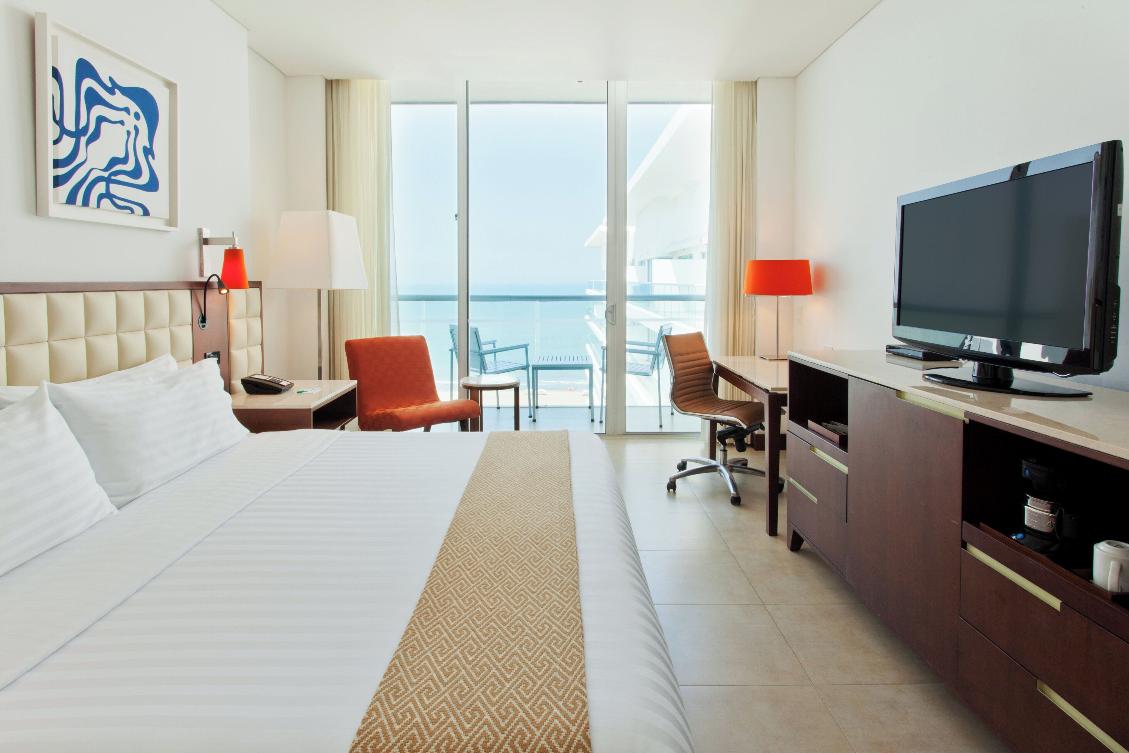 Hypo-allergenic bedding, minibar, in-room safe, desk