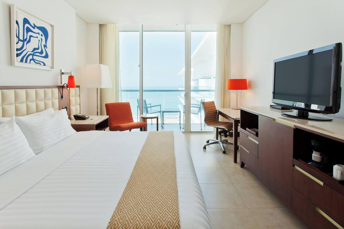 Hypo-allergenic bedding available, minibar, in-room safe, desk