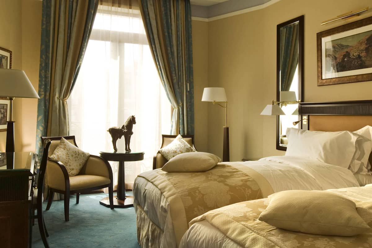 classic twin room, 2 single beds | 1 bedroom, premium bedding, minibar, in-room safe