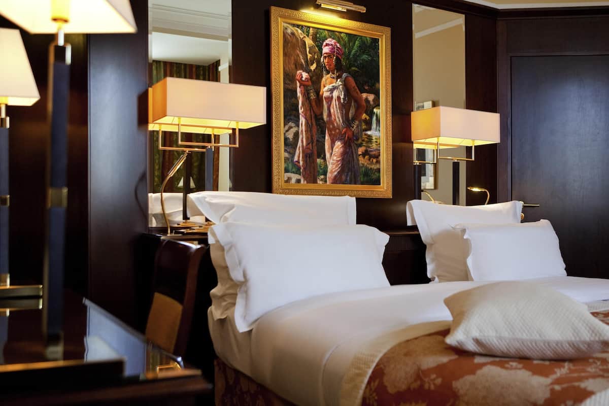 deluxe suite | 1 bedroom, premium bedding, minibar, in-room safe