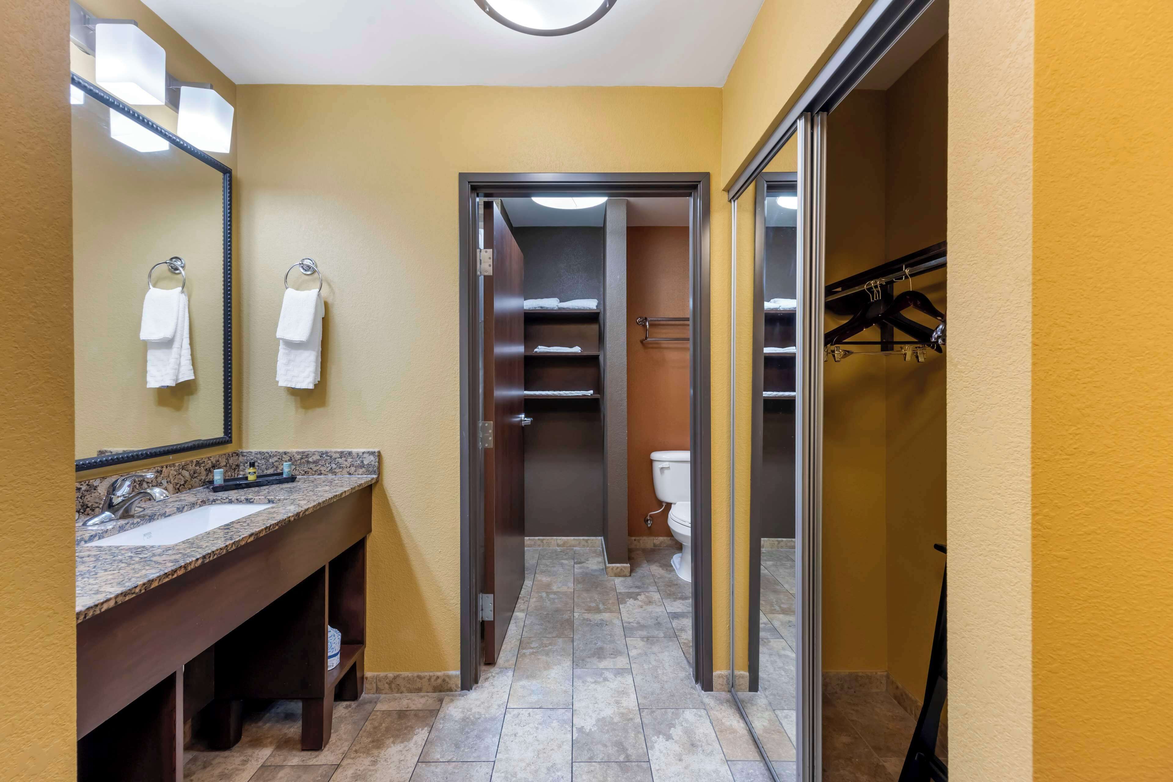 standard room, 1 king bed, non smoking, refrigerator & microwave | bathroom | free toiletries, hair dryer, towels