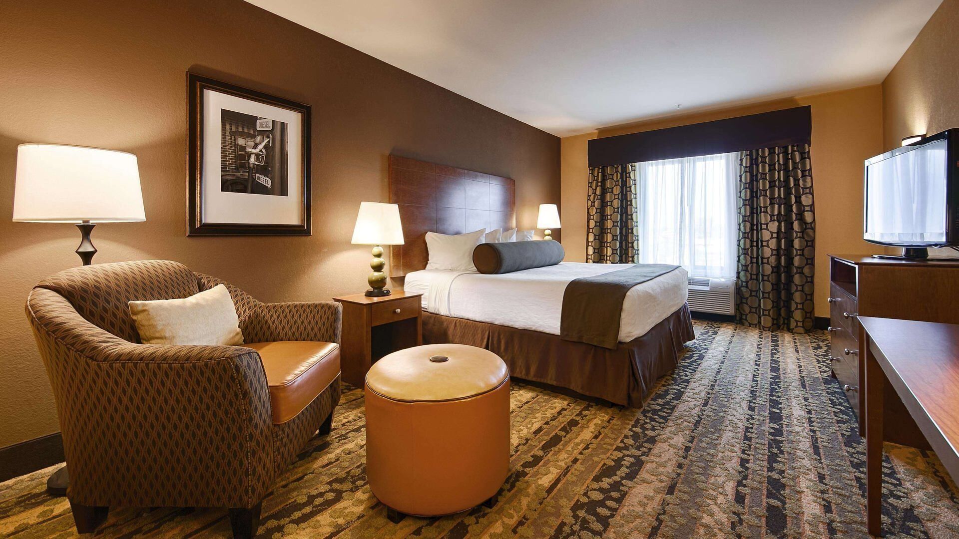 Pillowtop beds, desk, laptop workspace, iron/ironing board