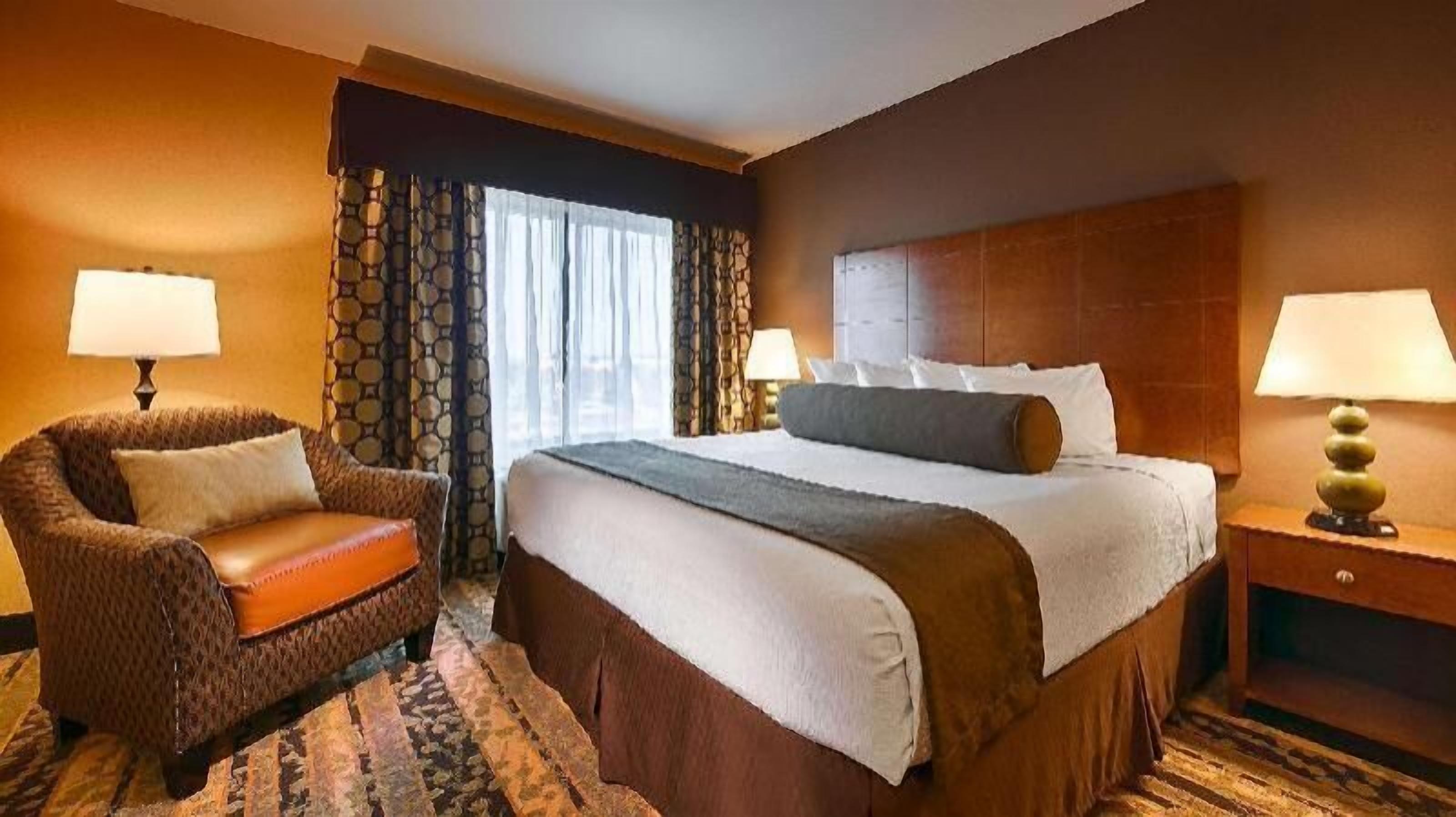 Pillowtop beds, desk, laptop workspace, iron/ironing board