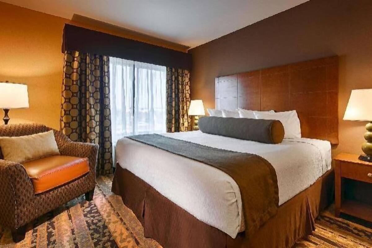 Pillowtop beds, desk, laptop workspace, iron/ironing board