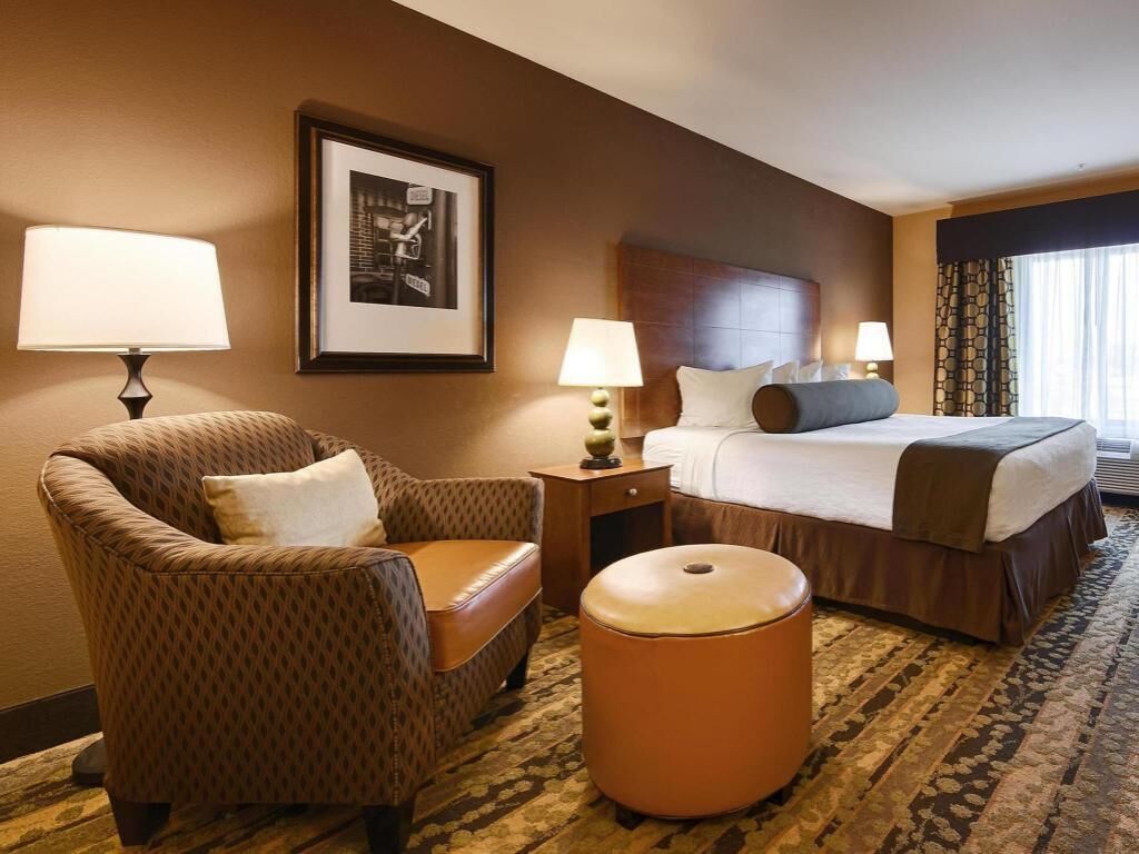 Pillowtop beds, desk, laptop workspace, iron/ironing board