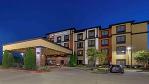 A multi-story hotel with a covered entrance and a parking area. - Best Western Plus Tupelo Inn & Suites (Tupelo)