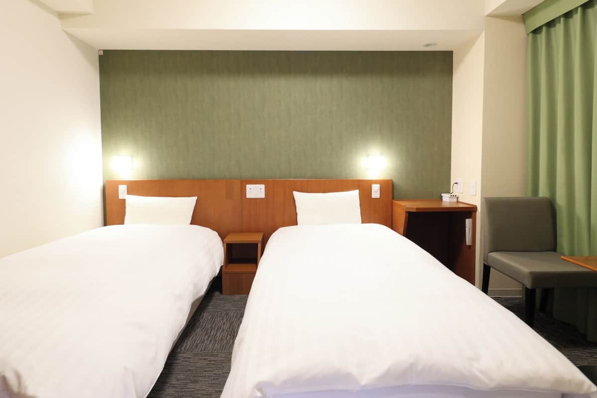 1 bedroom, down duvets, desk, blackout curtains