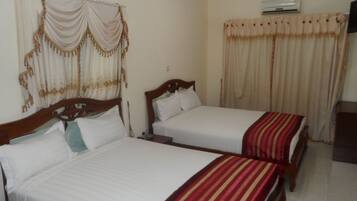 Chalet Exécutif, 2 grands lits | Literie de qualité supérieure, minibar, bureau